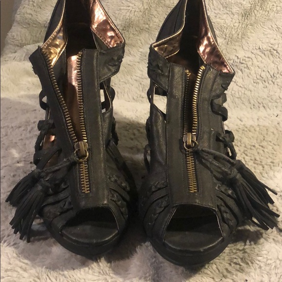 Mark.. By Avon Tassle Heels Black w/ Antique Zip - Picture 2 of 8